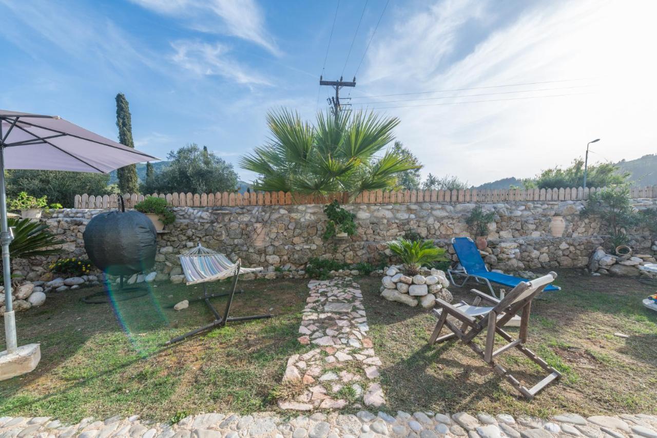 Villa Stelios Stone House Sinarades à Kouramádes Extérieur photo