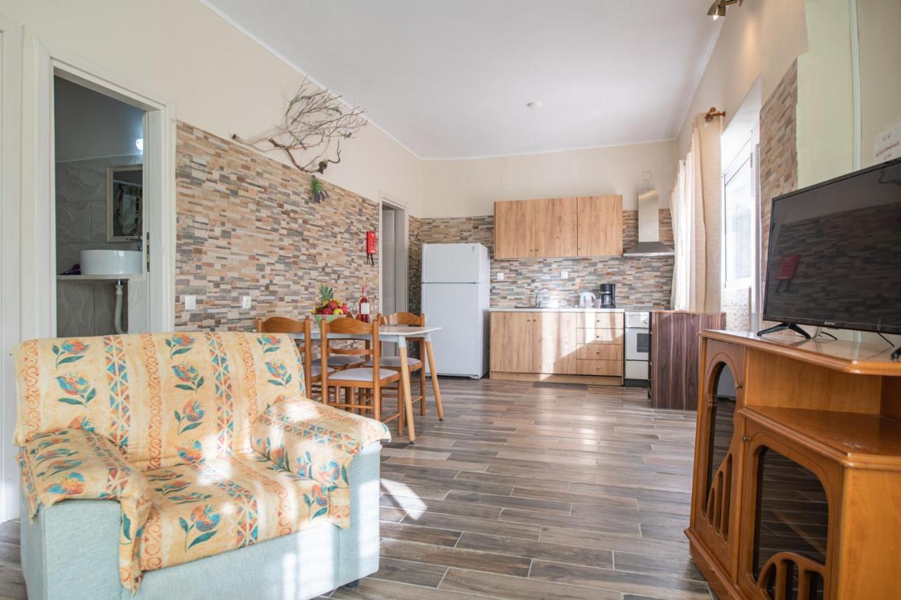 Villa Stelios Stone House Sinarades à Kouramádes Extérieur photo