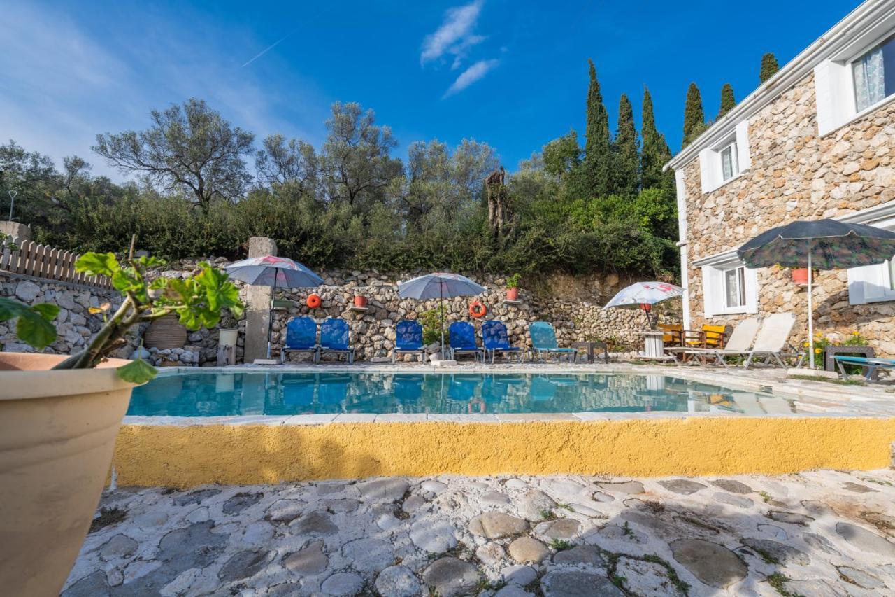 Villa Stelios Stone House Sinarades à Kouramádes Extérieur photo