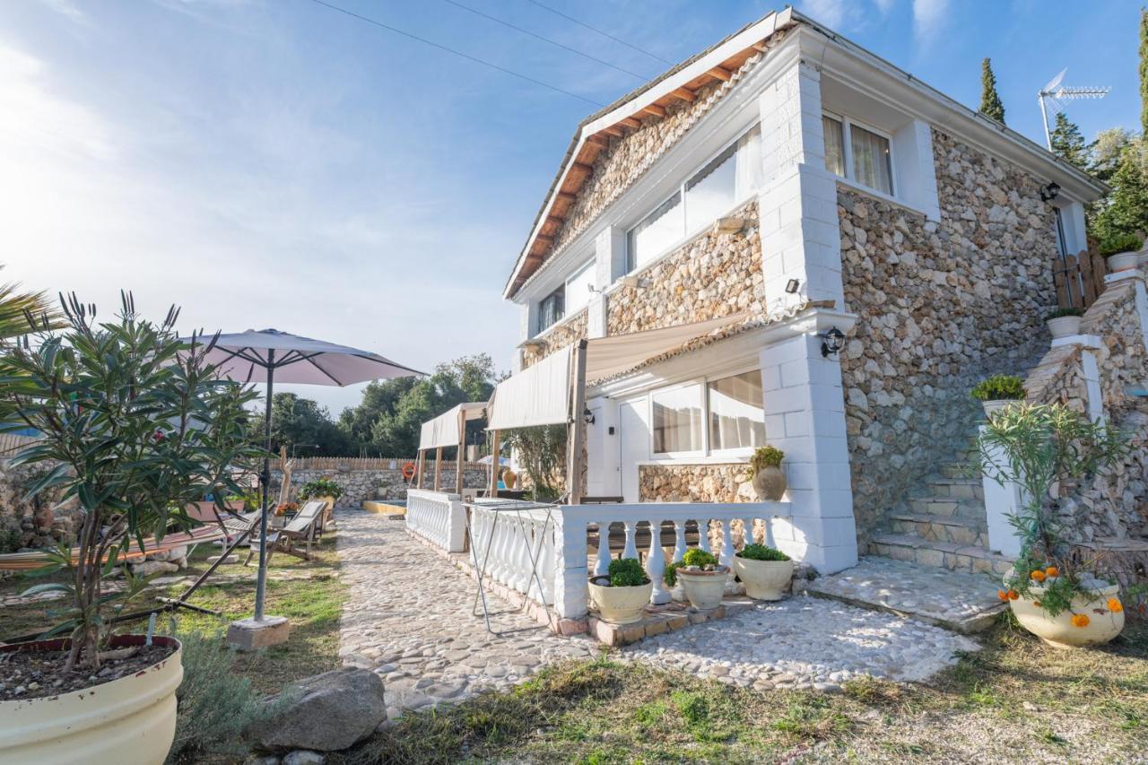 Villa Stelios Stone House Sinarades à Kouramádes Extérieur photo
