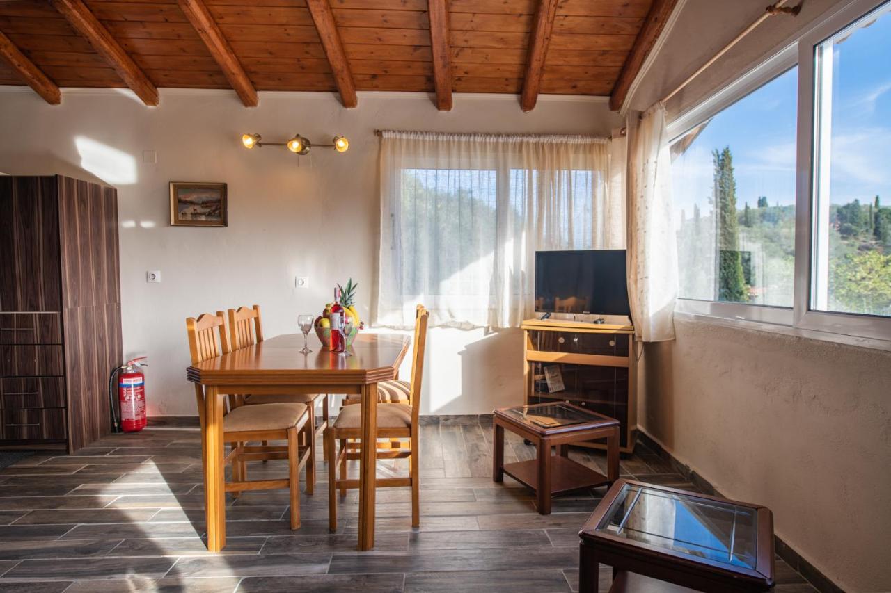 Villa Stelios Stone House Sinarades à Kouramádes Extérieur photo